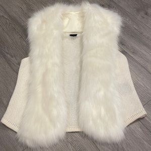 Love Token faux fur knitted vest size medium G20